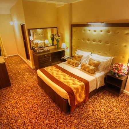 The Queensburry City Hotel Nuwara Eliya Exteriér fotografie