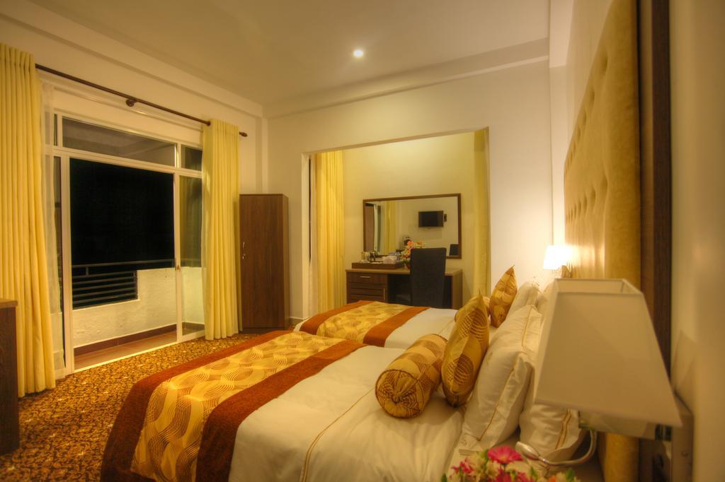 The Queensburry City Hotel Nuwara Eliya Exteriér fotografie