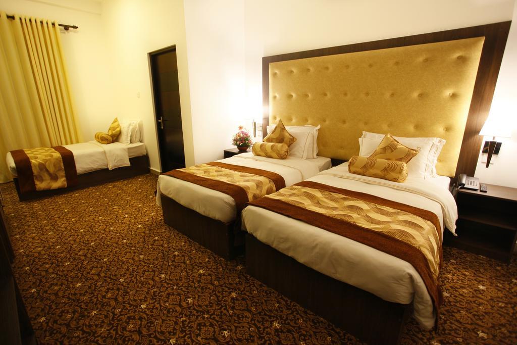 The Queensburry City Hotel Nuwara Eliya Exteriér fotografie